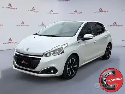 Usata Peugeot 208 Signature Sky 82 CV (60 kW) 2018 Bianco Utilitaria