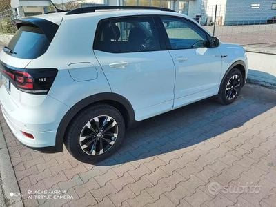 Begagnad VW T-Cross R-line 2023 Vit SUV