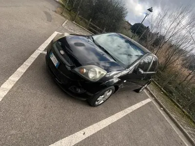 Usata Ford Fiesta 68 CV (50 kW) 2008 Nero Utilitaria