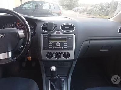 Begagnad Ford Focus 90 HK (66 kW) 2006 Svart Kombi