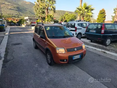 Usata Fiat Panda Climbing 60 CV (44 kW) 2009 Arancione Utilitaria