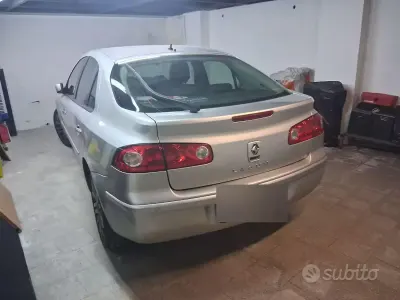 Usata Renault Laguna III 130 CV (95 kW) 2007 Grigio Berlina