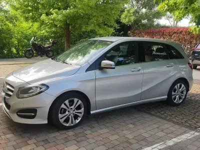 Usata Mercedes B180 109 CV (80 kW) 2015 Grigio Utilitaria