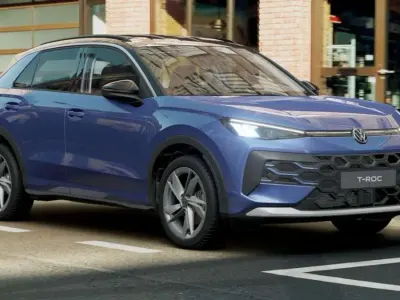 Nuova VW T-Roc Life 150 CV (110 kW) 2026 Celestial blue metallizzato ne SUV