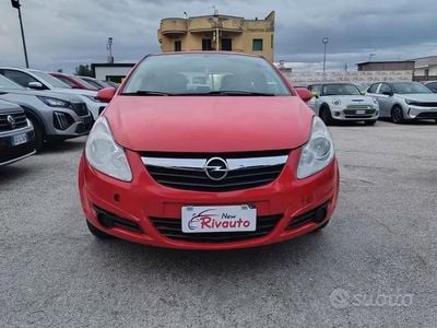 Usata Opel Corsa Cosmo 80 CV (58 kW) 2007 Rosso Utilitaria