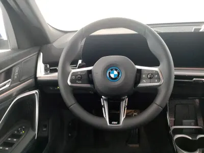 Nuova BMW iX2 M Sport 67 kW (92 CV) 2025 Portimao blue SUV