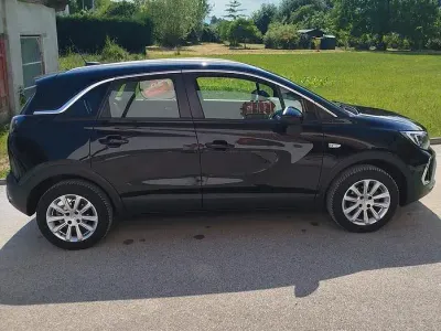 Usata Opel Crossland Elegance 110 CV (80 kW) 2021 Nero SUV