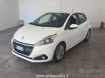 Usata Peugeot 208 Access 82 CV (60 kW) 2017 Bianco Utilitaria