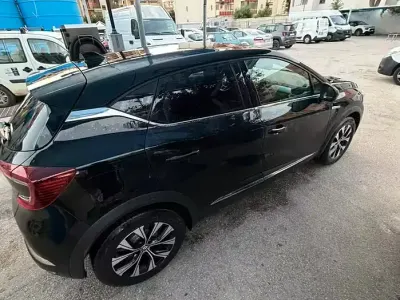 Usata Renault Captur 101 CV (74 kW) 2024 Nero SUV