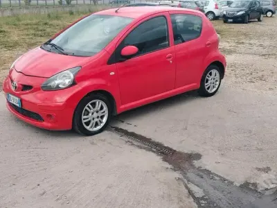 Usata Toyota Aygo Sol 54 CV (39 kW) 2008 Rosso Utilitaria