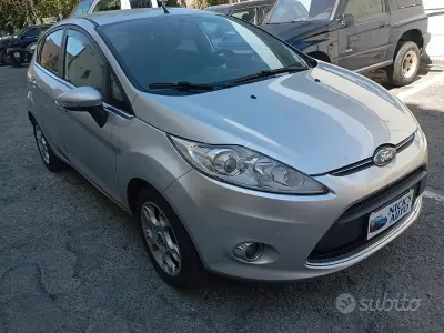 Usata Ford Fiesta Titanium 95 CV (69 kW) 2012 Grigio Berlina