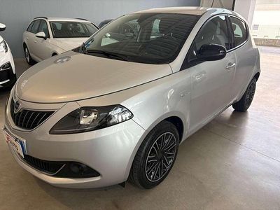 Usata Lancia Ypsilon Gold 69 CV (50 kW) 2022 Grigio Utilitaria