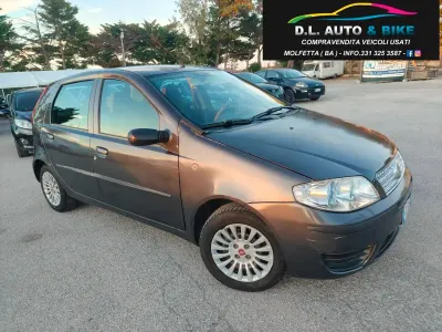 Usata Fiat Punto Dynamic 69 CV (50 kW) 2004 Grigio Utilitaria
