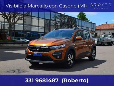 Usata Dacia Sandero Comfort 101 CV (74 kW) 2023 Arancione atacama Berlina