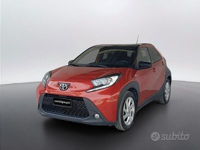 Usata Toyota Aygo X Active 72 CV (52 kW) 2022 Arancione SUV
