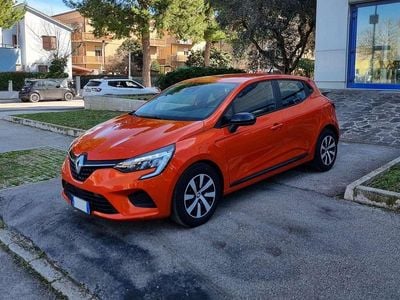 Usata Renault Clio V Equilibre 67 CV (49 kW) 2023 Arancione Berlina