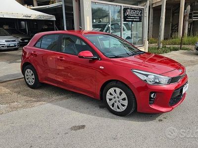 Usata Kia Rio 101 CV (74 kW) 2017 Rosso Berlina