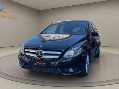 Usata Mercedes B180 122 CV (89 kW) 2012 Nero Utilitaria