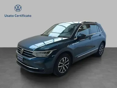 Usata VW Tiguan Life 150 CV (110 kW) 2024 Nightshade blue metallizzato SUV