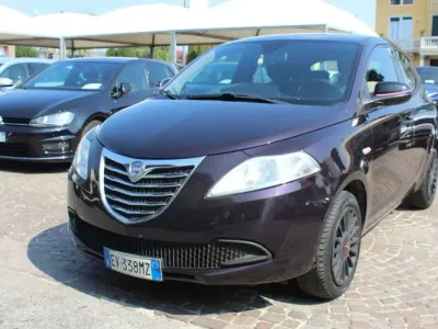 Usata Lancia Ypsilon 69 CV (50 kW) 2014 Viola Utilitaria