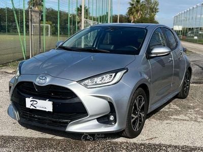 Usata Toyota Yaris Hybrid Trend 92 CV (67 kW) 2025 Argento Berlina