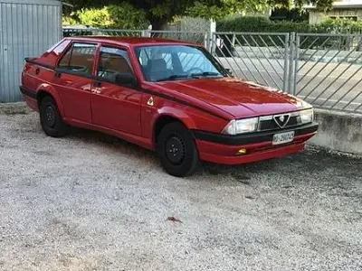 Usata Alfa Romeo 75 110 CV (80 kW) 1988 Rosso Berlina
