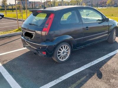 Usata Ford Fiesta 68 CV (50 kW) 2004 Nero Utilitaria