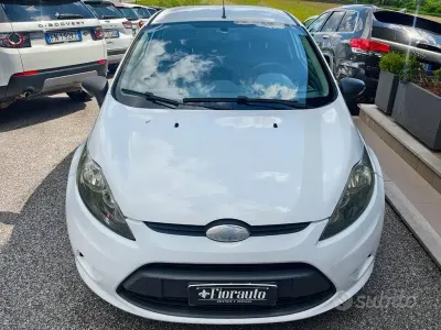 Usata Ford Fiesta 68 CV (50 kW) 2010 Bianco Furgone