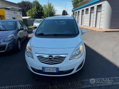 Usata Opel Meriva Design Edition 110 CV (80 kW) 2014 Bianco Monovolume