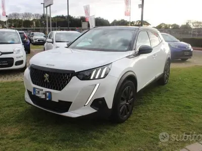 Usata Peugeot 2008 GT-line 131 CV (96 kW) 2020 Pearl white SUV