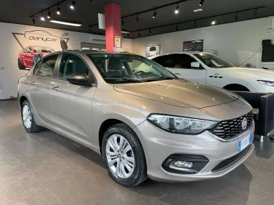 Usata Fiat Tipo Lounge 95 CV (69 kW) 2018 Beige Berlina