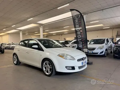 Usata Fiat Bravo Dynamic 120 CV (88 kW) 2011 Bianco Utilitaria