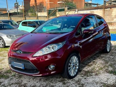 Usata Ford Fiesta Titanium 82 CV (60 kW) 2009 Rosso Utilitaria