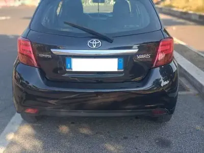 Usado Toyota Yaris 69 CV (50 kW) 2016 Negro Berlina