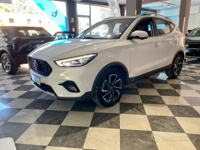 Usata MG ZS Luxury 111 CV (81 kW) 2022 Bianco SUV