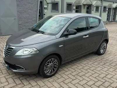 Usata Lancia Ypsilon Gold 69 CV (50 kW) 2012 Grigio Utilitaria