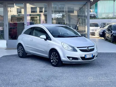 Usata Opel Corsa 86 CV (63 kW) 2010 Grigio Utilitaria