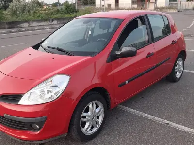 Usata Renault Clio II 75 CV (55 kW) 2006 Rosso Berlina