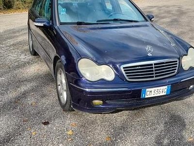 Usata Mercedes C220 129 CV (94 kW) 2004 Blu Berlina