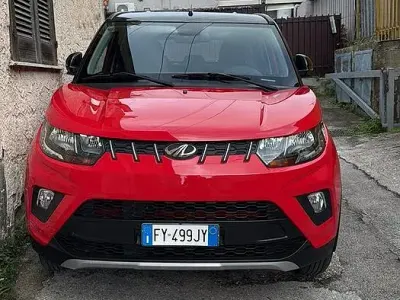 Usata Mahindra KUV100 87 CV (63 kW) 2019 Rosso SUV