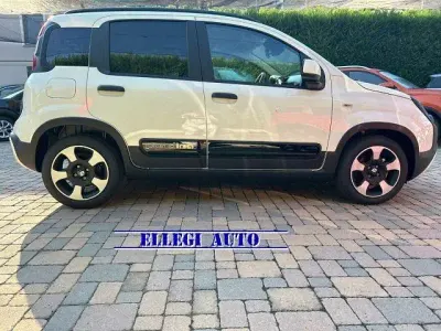 Nuova Fiat Panda Cross Cross 69 CV (50 kW) 2025 Bianco Utilitaria