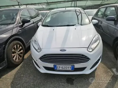 Usata Ford Fiesta Titanium 80 CV (58 kW) 2013 Bianco Berlina