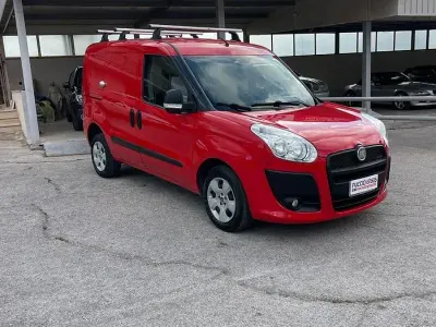 Usata Fiat Doblò 105 CV (77 kW) 2010 Rosso Monovolume