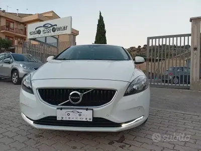 Usata Volvo V40 Business Edition 120 CV (88 kW) 2018 Bianco Berlina
