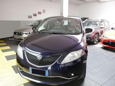 Usado Lancia Ypsilon Platinum 95 HP (69 kW) 2016 Azul Citadino