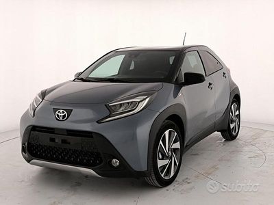 Nuova Toyota Aygo X Lounge 72 CV (52 kW) 2025 Persian salt & black SUV