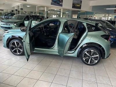 Usata Lancia Ypsilon 100 CV (73 kW) 2024 Verde Utilitaria