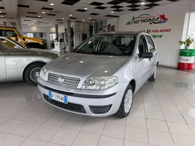 Usado Fiat Punto Active 60 CV (44 kW) 2009 Gris Utilitario