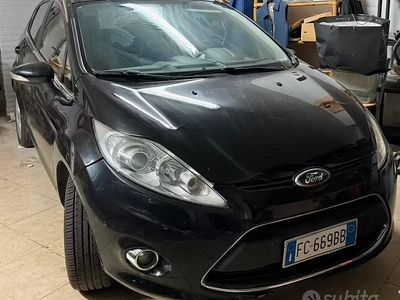 Usata Ford Fiesta Titanium 95 CV (69 kW) 2009 Nero Utilitaria