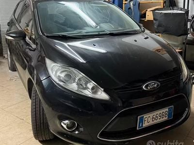 Usata Ford Fiesta Titanium 96 CV (70 kW) 2009 Nero Utilitaria